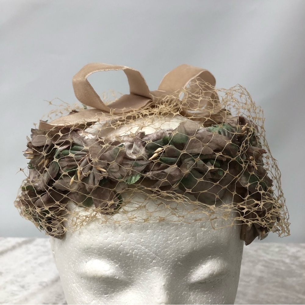 Vintage pillbox hat floral w/netting